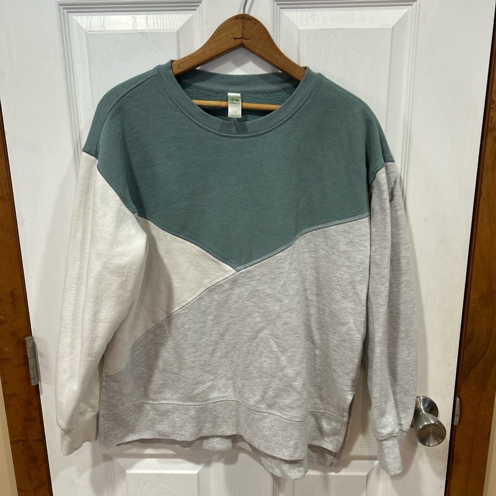 GreenTea Tri-Tone Crewneck Sweater